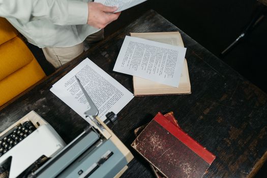 Ambiente de lectura y escritura relacionado con Elvira Lindo
